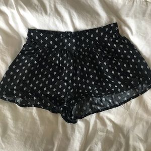 Black & white flowy shorts